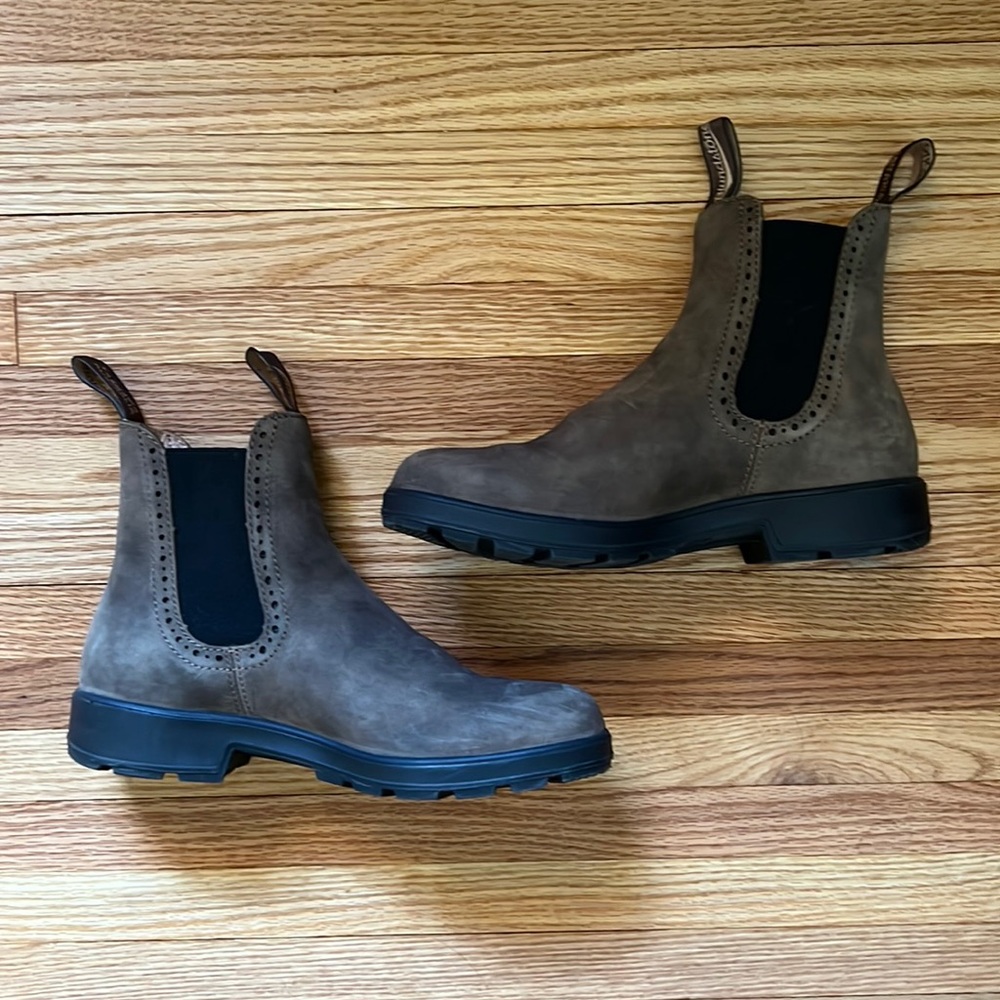 *Like new* Blundstones